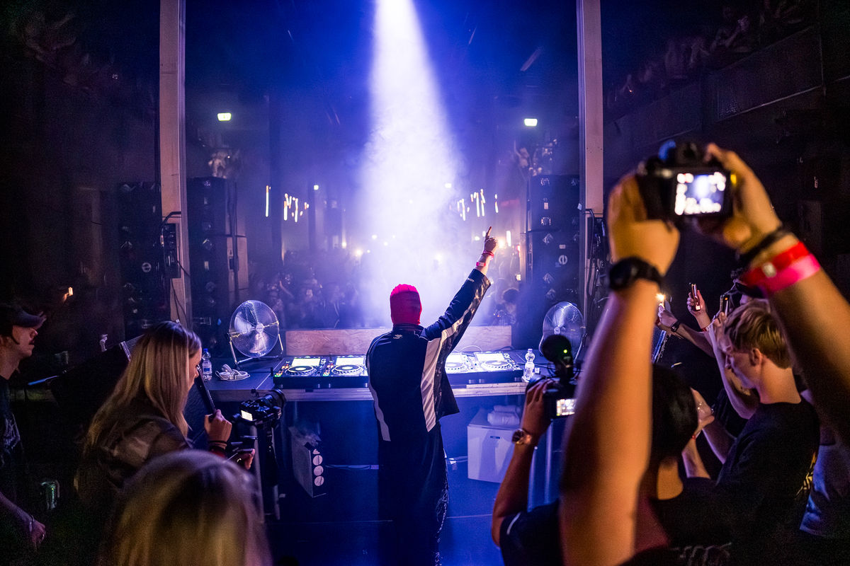 Loading... just a sec